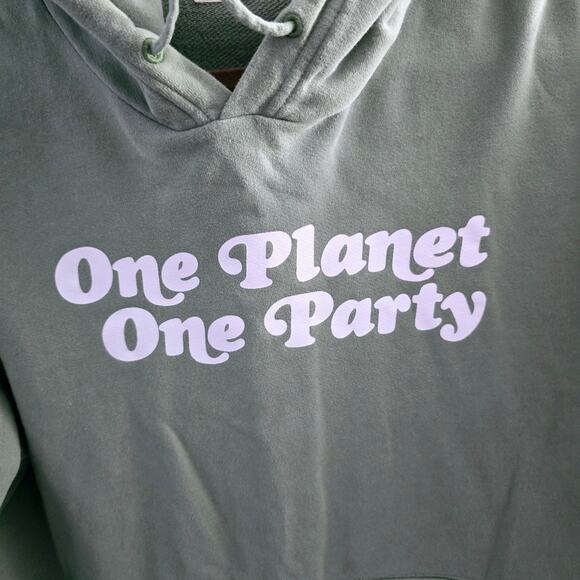 Levi’s One Planet One Party Sweatshirt size Medium Classic Casual Comfy Cozy - Picture 5 of 9